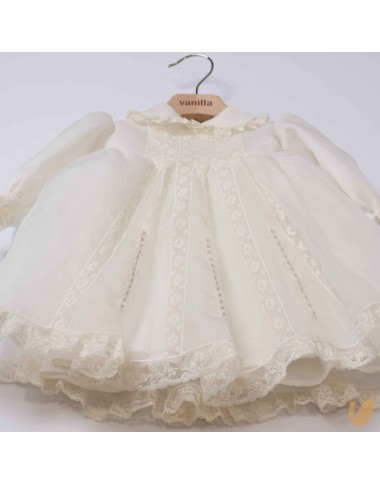 Dress in silk or lace organ