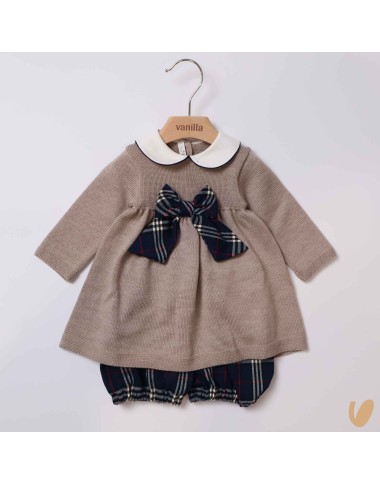 Complete wool bow and paintings