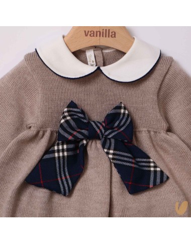 Complete wool bow and paintings