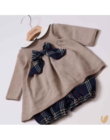 Complete wool bow and paintings