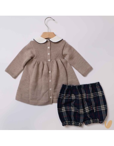 Complete wool bow and paintings