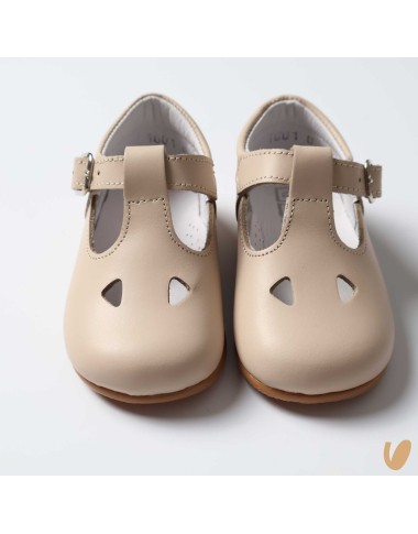 Leather eyelets shoes