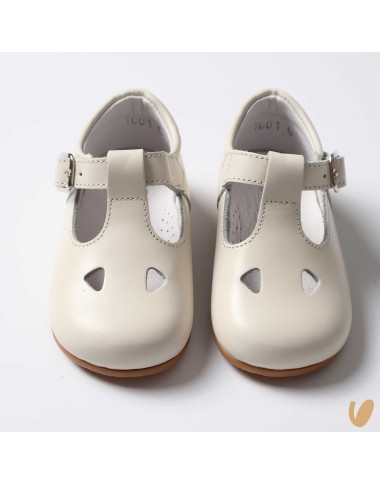 Leather eyelets shoes