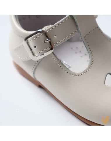 Leather eyelets shoes