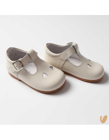 Leather eyelets shoes