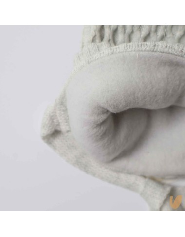 Hat with flowers and pom poms