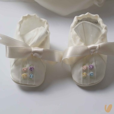 Completo in seta ricamo roselline Battesimo