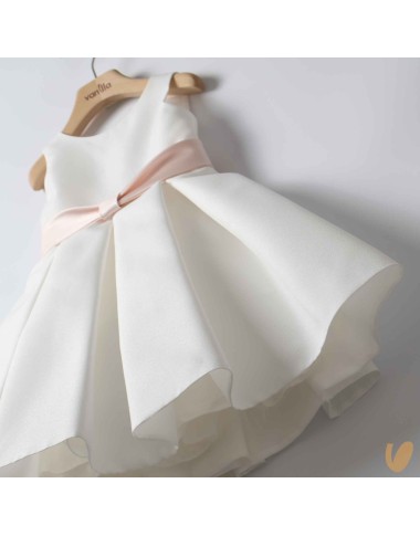 Ceremony dress kisses