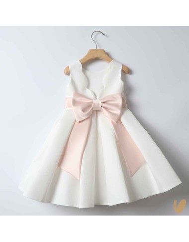 Ceremony dress kisses