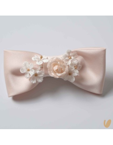 Bow buckle with flowers