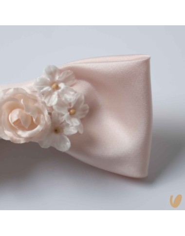 Bow buckle with flowers