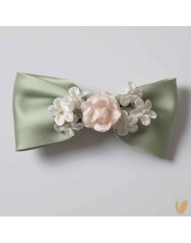 Bow buckle with flowers