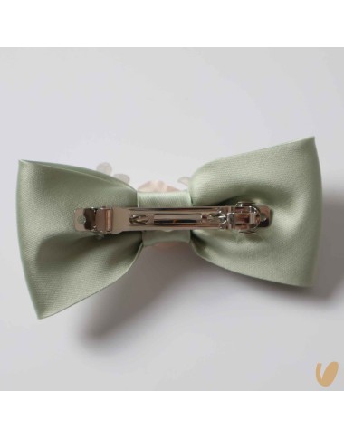 Bow buckle with flowers