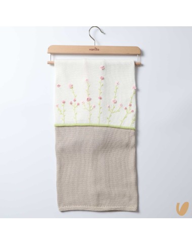 Blanket in embroidered cotton thread
