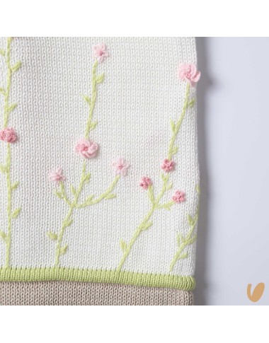 Blanket in embroidered cotton thread