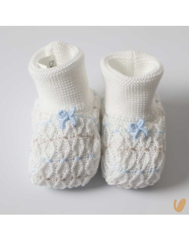 Babbles in Wire Love Knot