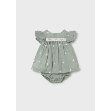 Abito ricamato              Abito e Tute