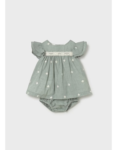 Abito ricamato              Abito e Tute