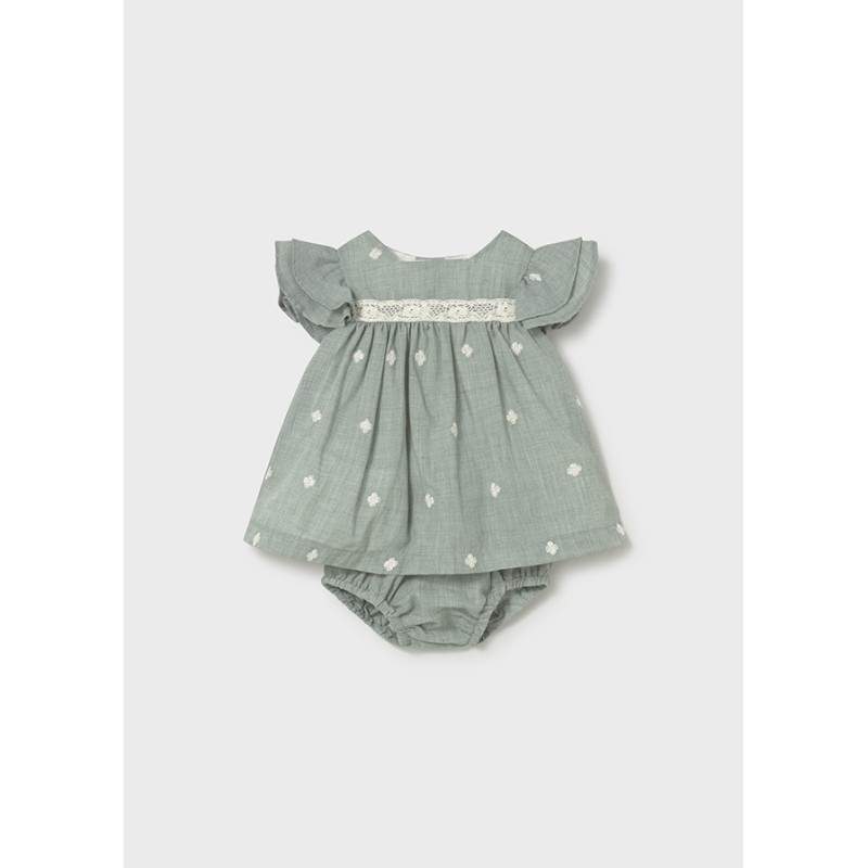 Abito ricamato              Abito e Tute