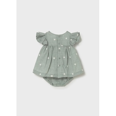 Abito ricamato              Abito e Tute