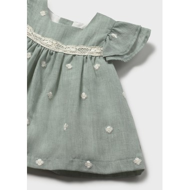 Abito ricamato              Abito e Tute