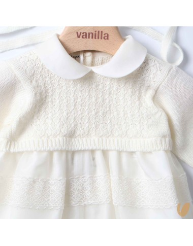 Complete in silk and wool