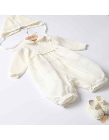 Complete in silk and wool