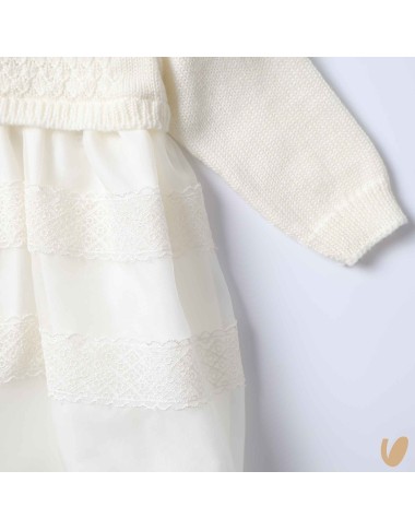 Complete in silk and wool