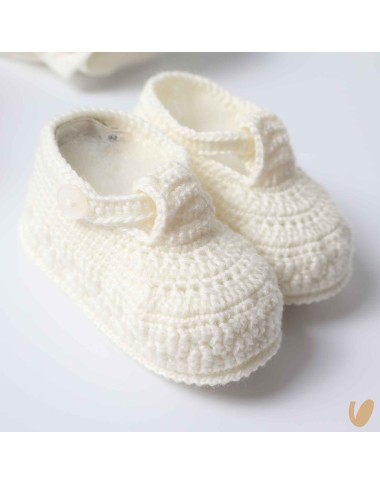 Complete in silk and wool