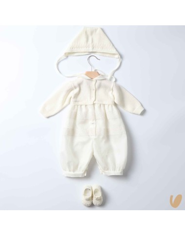 Complete in silk and wool