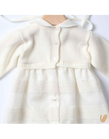 Complete in silk and wool