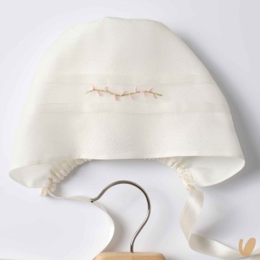 Abito e cuffia in seta e roselline Battesimo