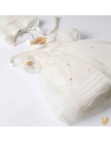 Dress and headphone in silk and roses