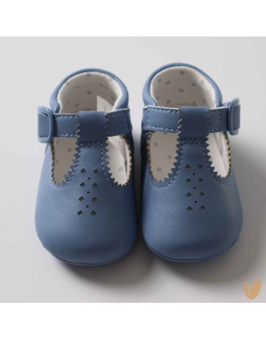 Eyelet shoes
