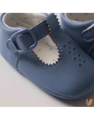 Eyelet shoes
