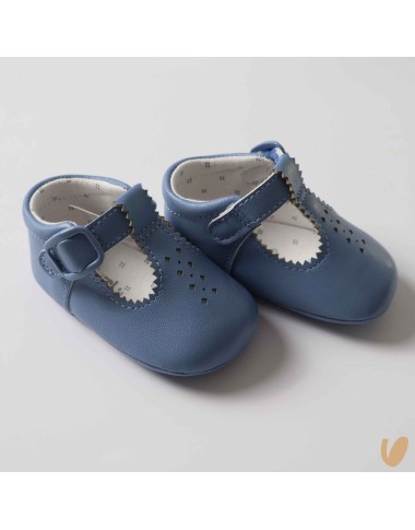 Eyelet shoes