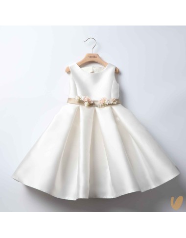 Ceremony dress kisses