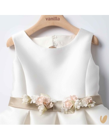 Ceremony dress kisses