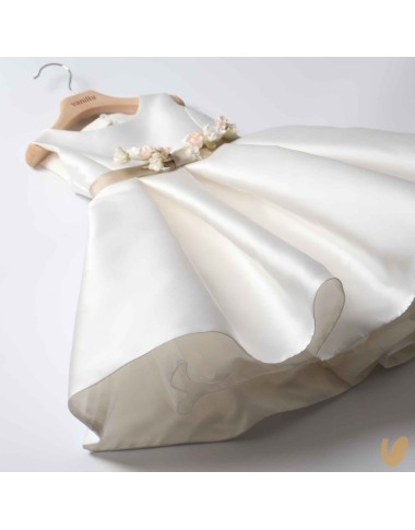 Ceremony dress kisses