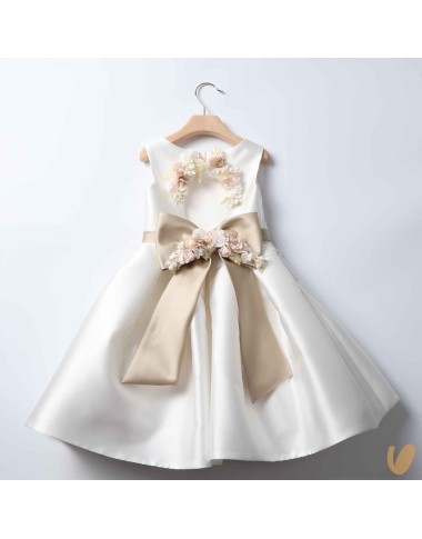 Ceremony dress kisses