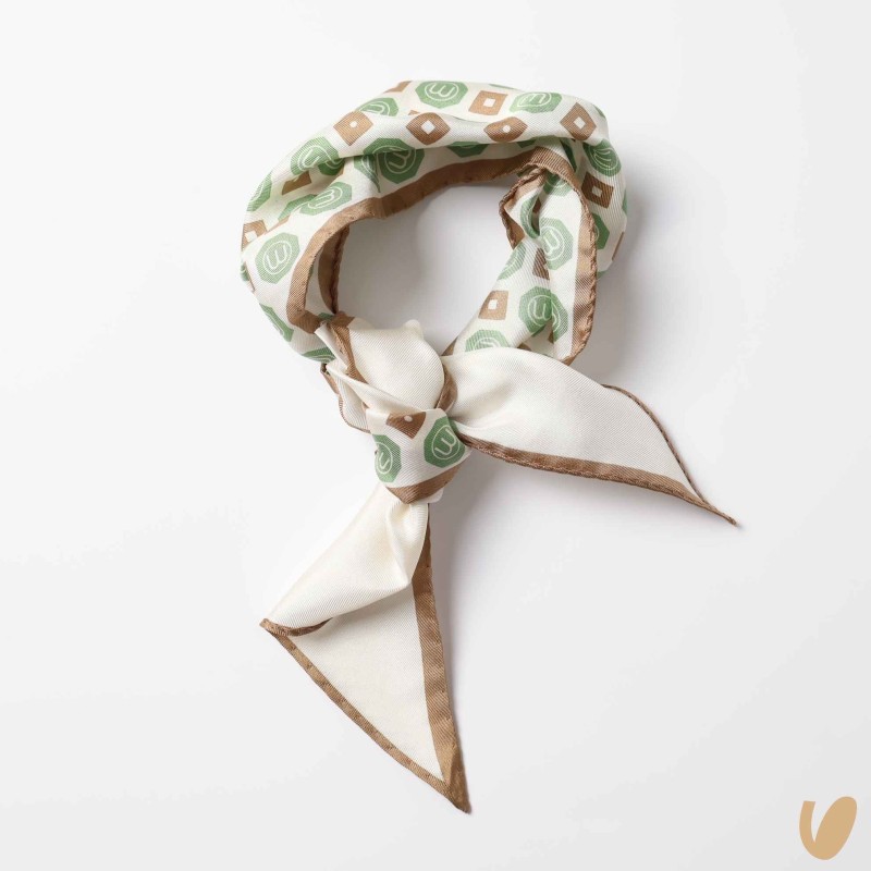 Foulard in seta orlato a mano Sciarpa e Scaldacollo