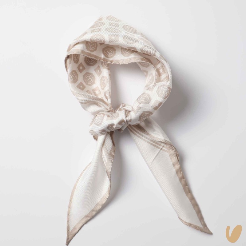 Foulard in seta orlato a mano Sciarpa e Scaldacollo