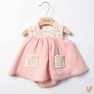 Mini abito in mussola e crochet Abito e Tute
