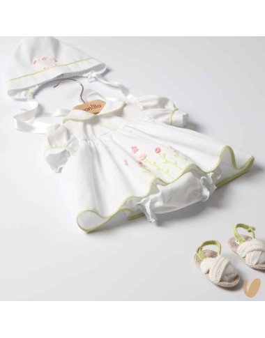 Complete birth in piqué flowers and butterflies