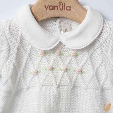 Pagliaccetto in filo roselline ricamate a mano Set Nascita e Uscita Clinica