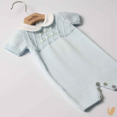 Pagliaccetto in filo roselline ricamate a mano Set Nascita e Uscita Clinica