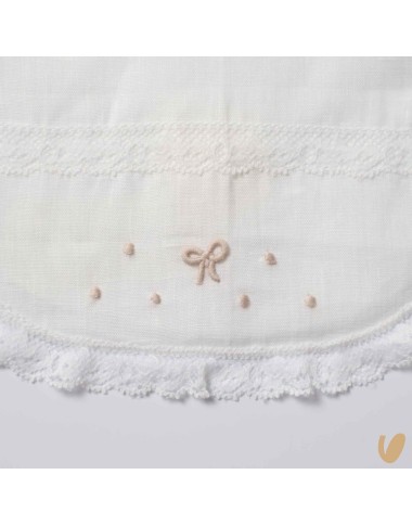 Linen bavetta and valencienne love knots