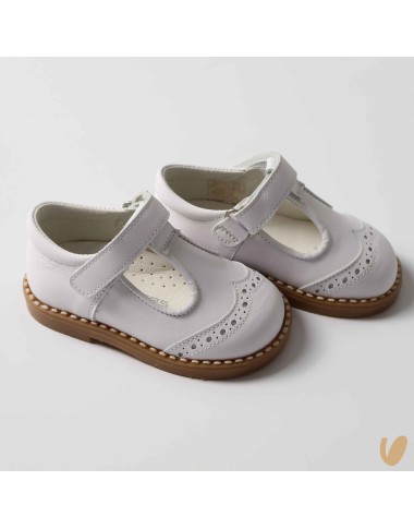 Leather eyelets shoes