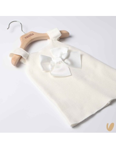 Thread dress with bow