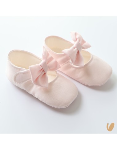 Shoes with bow